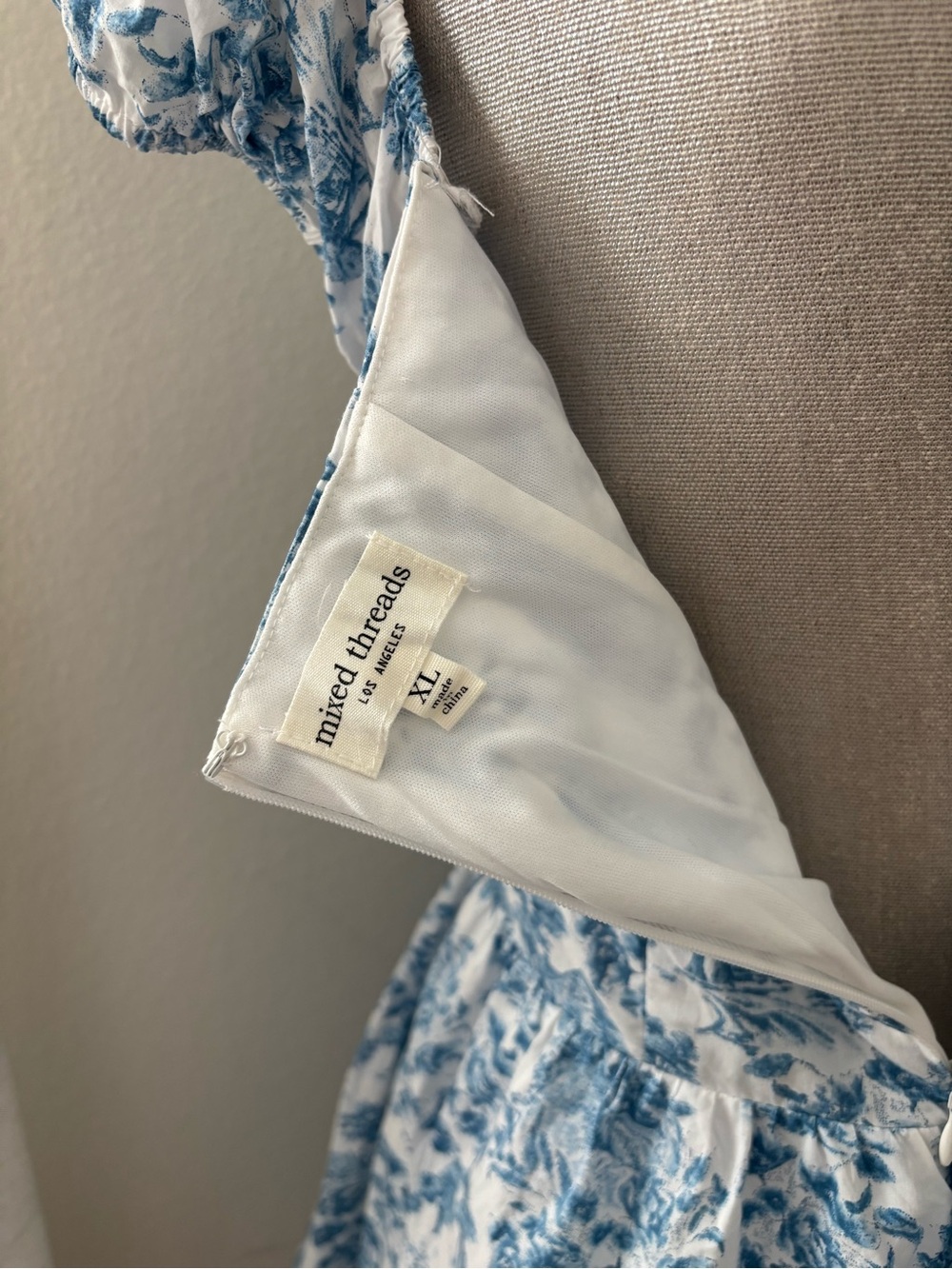 Mixed Thread Blue Floral Puff-Sleeve Dress - Picture 4 of 6